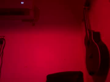 Feet Cams Live male performer 2wetpussylovers69 streaming now