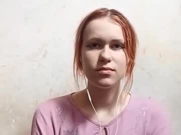 Aislyboozer, 18 years old, GOAL: eye contact [33 tokens remaining] My first day is here, Hi all! #feet #shy #teen #18 #new, webcam photo
