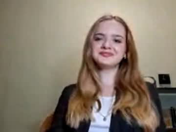 Alaynavalensuela, 18 years old, GOAL:  Turn arround 3 time ? Hello everyone, I am Linda, I'm new here is my First day.  #18 #new #shy #bigass #bigboobs [31 tokens remaining], webcam photo