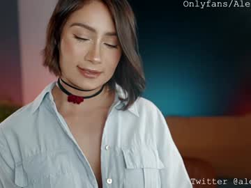 Live cam performer Alejastorm streaming now