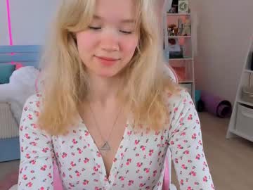 Alice_forfun, 20 years old, Goal: DEEP messy BLOWJOB? #blonde #young #dirtytalk #squirt #anal - Next Goal: FINGER my tight PUSSY?, webcam photo