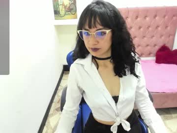 Squirting cam girl Alison_moon7 age 28 yrs live now
