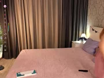 Amanda_layer_, 18 years old, GOAL: Strike a doggy pose [24 tokens remaining] hey hey i'm new here my name is Amanda :3 #new #skinny #18 #bigass #shy, webcam photo