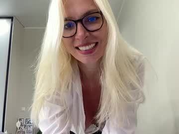 Live Milf Amazingkelly, 30 yrs - Hot Milf Cams