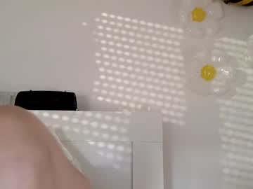 Squirting cam girl Ami_rosee age 25 yrs live now