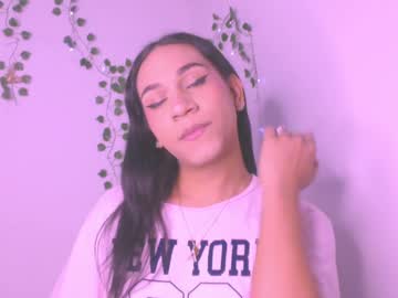 TS cam model Andreaafoxx age 25 yrs live now