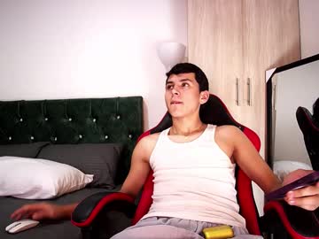 Live cam boy Andrew_restrepo, 18 yrs - Hot Male Cams