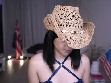 Live cam performer Anniehillofficial_ streaming now