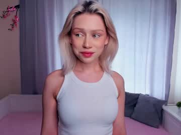 Annneloveee, 18 years old, Lick & tease <3 #shy #cute #new #young #18 [18 tokens remaining], webcam photo