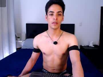 Aodaboyy, 22 years old, ?  Cum with good vibes ? [590 tokens left] #muscle #lovense #young #fit #nipples, webcam photo