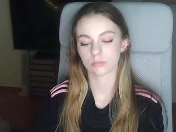 Ariacreazy college cam girl 22 yrs streaming live