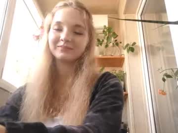 Artofsecrets, 18 years old, Aria is here! GOAL: The greatest number of air kisses #new #teen #shy #18 #student [29 tokens remaining], webcam photo