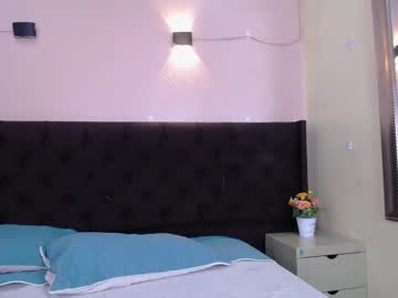 Squirting cam girl Ashleykattee age 25 yrs live now