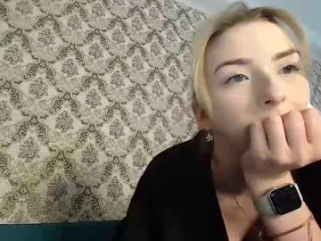 Astra_feel, 21 years old, GOAL: Dance [250 tokens remaining] Welcome to my room! #shy #teen #skinny #18 #new, webcam photo
