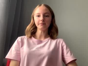 Autumnroginson, 18 years old, GOAL:tease you with my shirt, mmm?:)  Second day here!! Please, thumbs up, it will help me a lot!  #shy #new #18 #nonude #skinny [170 tokens remaining], webcam photo
