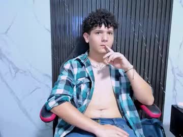 Squirting cam girl Axel_velvet live now