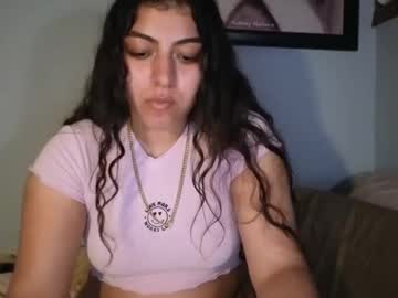 Squirting cam girl Babygotbackends live now