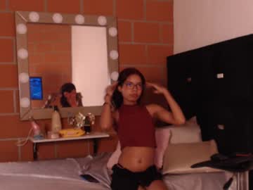 Bella_monroe_18, 19 years old, SQUIRT HEHEHE [685 tokens left] #squirt  #latina #18 #horny #teen, webcam photo