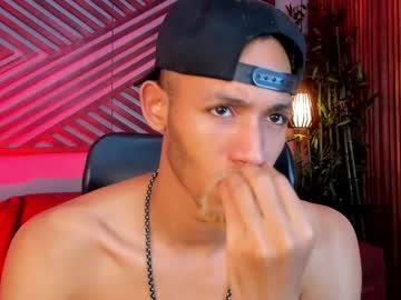 Hairy cam model Bento_fox, 23 yrs live now