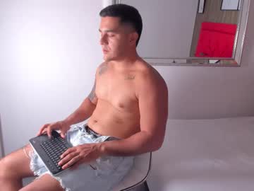 Big_tylerr, 29 years old, show naked and flex [83 tokens left] #cum #feet #master #muscles #new, webcam photo