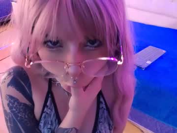 Squirting cam girl Biizzy_noar age 20 yrs live now