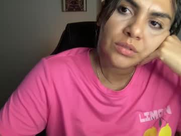 Squirting cam girl Blumakinsey_ age 27 yrs live now
