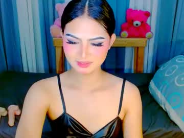 Skinny Asian cam girl Brownsausageroberta live in HD