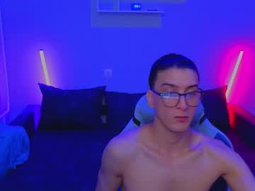 Live gay cam model Brucewayne15920 yrs streaming now in HD