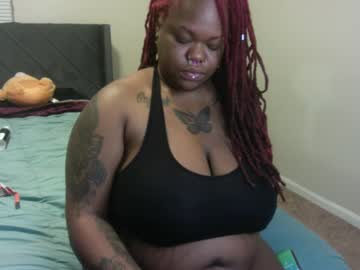 Squirting cam girl Cali_squirts age 20 yrs live now