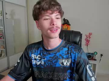 Calvin_loves_you, 20 years old, ?Morning Warm Up (wake me up :D )?  #18 #skinny #cute #new #shy [333 tokens remaining], webcam photo