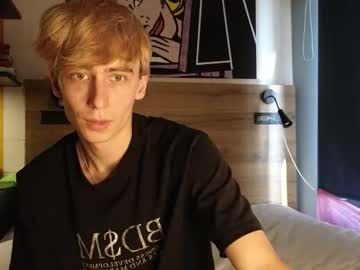 Live twink cam Candyflipboy, age 22 yrs nude and streaming