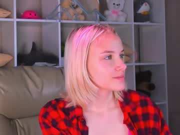 Carolin_miller, 18 years old, GOAL: naked shoulders [25 tokens remaining] Welcome to my room! #feet #blonde #18 #lovense #new, webcam photo