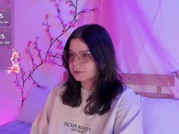 Squirting cam girl Centaurigirls age 21 yrs live now