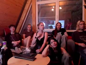 Live cam performer Charlenedyson streaming now