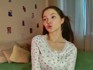 Live cam performer charming_bliss, age 19 (18,  new,  teen,  skinny,  shy), 15,777 followers profile photo streaming now
