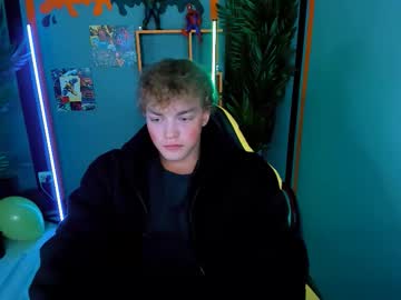 Chase_muscular, 18 years old, Hi all. This is my first day. Support me ? #18 #new #muscle #young #feet, webcam photo