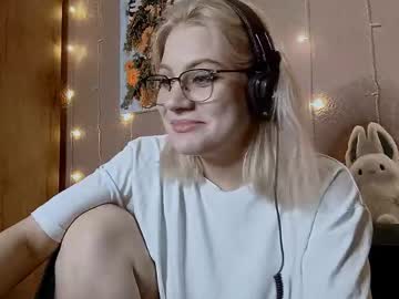 Chelseamaracle, 18 years old, Goal:  show my best job   Im #new  and #young Perhaps I'm a little  #shy I strive for #natural beauty  and #blonde [20 tokens remaining], webcam photo