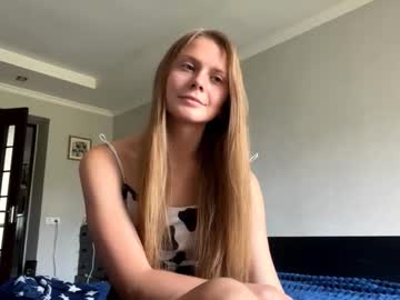 Christiesers, 18 years old, GOAL: Kiss you (cam) #young #shy #cute #new [14 tokens remaining], webcam photo