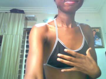 Squirting cam girl Coco_petitqueen live now