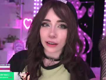 Live cam performer Crimsonkitten streaming now