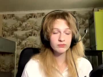 Cuddle_babe, 18 years old, Goal - Biggest smile ever  ! My second day here! #shy #new #18 #young #natural [15 tokens remaining], webcam photo