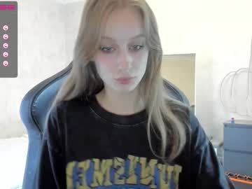 Live cam performer Cyyberwhore streaming now