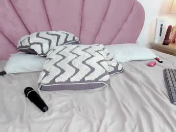 Squirting cam girl Daddysgirrl1_ age 19 yrs live now