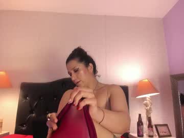 Dakota_rainbow22 • milf32y • a • public