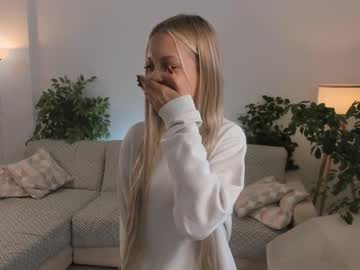 Daphnetenneson, 18 years old, GOAL: - Show my neck! #18 #young #new #shy #blonde [35 tokens remaining], webcam photo