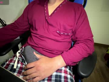 David10maker, 27 years old, Goal 1 : take off my underwear (50 tokens remaining) #techno #bi #young #cum #anal, webcam photo