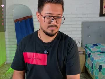 Live gay cam model Daviidevans25 yrs streaming now in HD