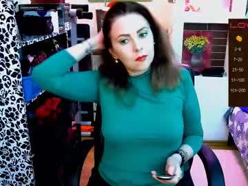 Delicecat • milf • Ukraine • public