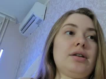 Squirting cam girl Deniimilkyy age 22 yrs live now