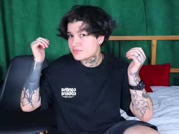 Dianneking, GOAL: show figure [22 tokens remaining] hey, im new here, what u can teach me?^^ #new #18 #teen #cute #shy", webcam photo
